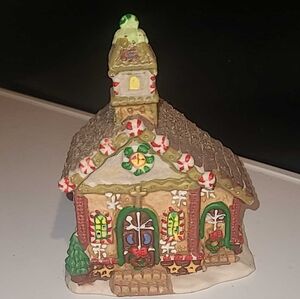 GingerFrost Lane 2005 Ceramic Church Christmas Village Greenbrier, 5" tall
